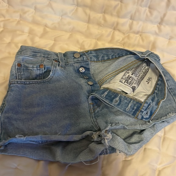Levi’s 501 Jean shorts size W26 - Picture 3 of 4